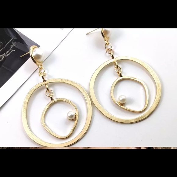 NWOT EARRINGS - Picture 2 of 4